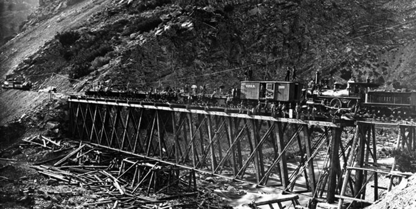 An image of the construction of a bridge for a railroad.