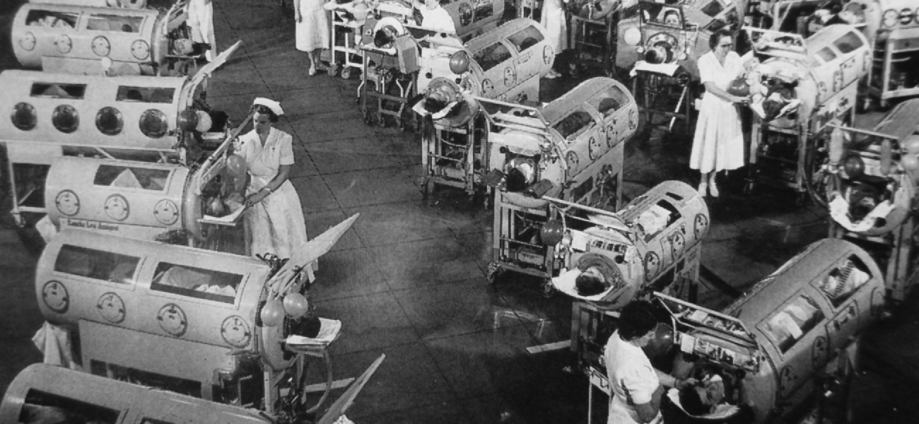 Photo of a room full on patients in large chambers that cover their entire bodies.